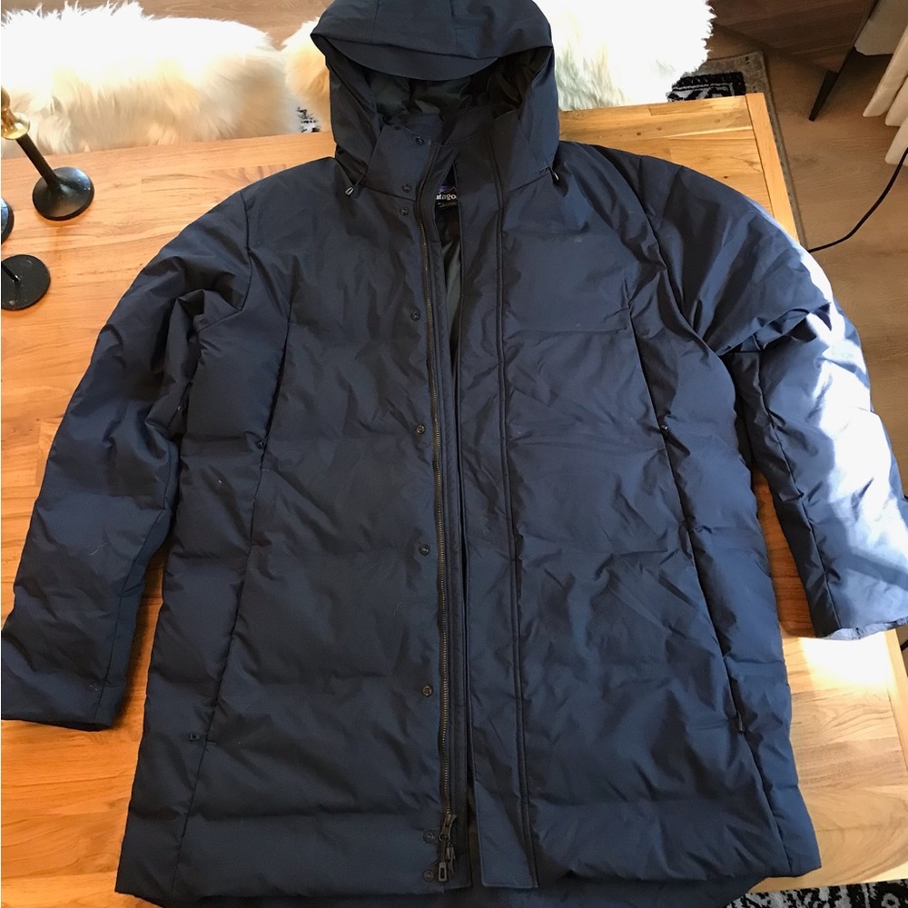 XL navy blue Patagonia coat. Very warm with removable hood.